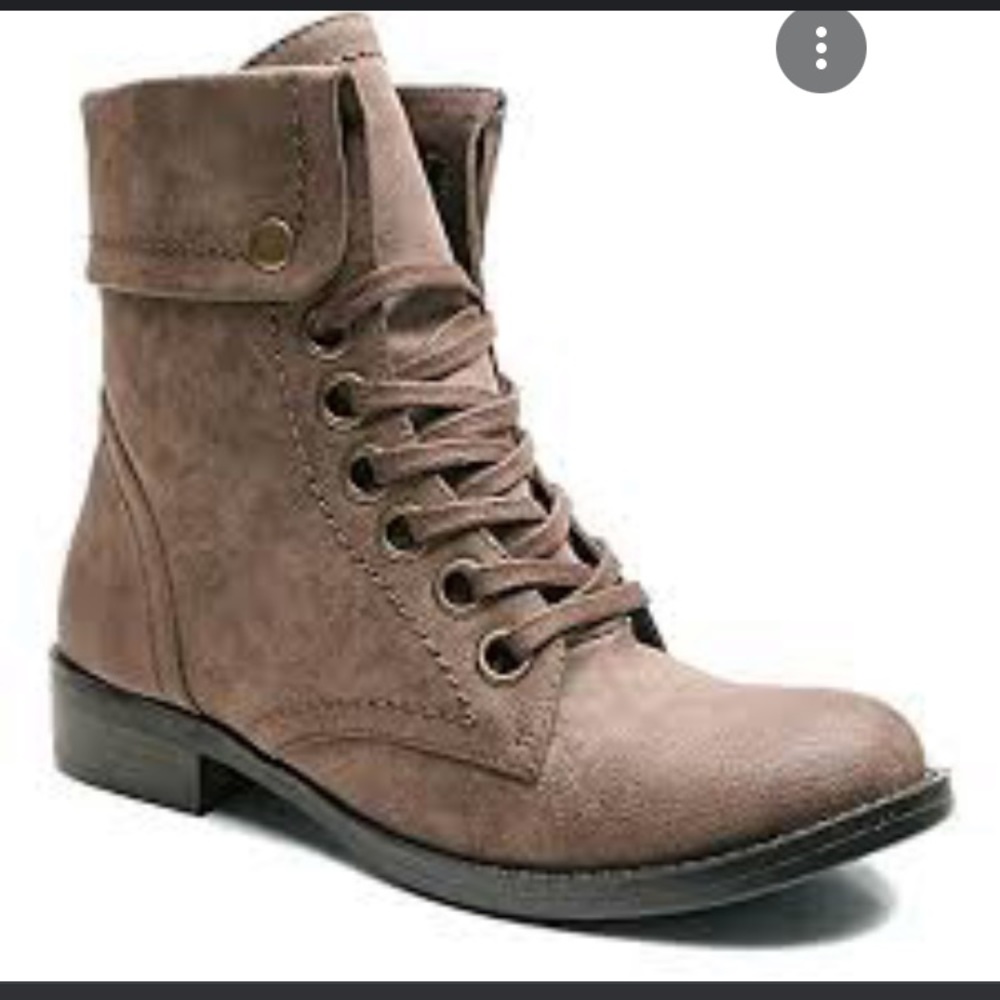 Woman’s combat boots size 8.5